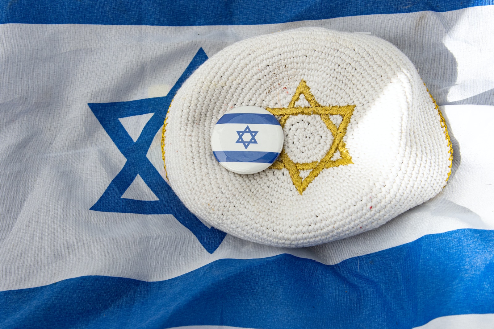 a white and blue hat with a star of david on it